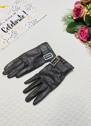 Комфортні рукавички з натуральної м'якої еластичної шкіри marks spencer. гарний шоколадний колір.