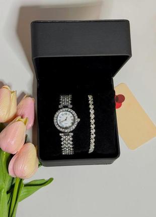 Розкішний годинник жіночий наручний кварцовий колір сріблястий у каменях у комплекті з сяйним браслетом4 фото