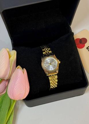 Стильний годинник жіночий наручний кварцовий цвіт золотистий у подарунковій скриньці7 фото