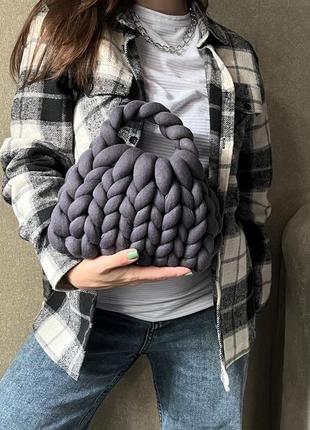 Жіноча сіра сумочка в'язана товстою ниткою пряжею маршмеллоу9 фото
