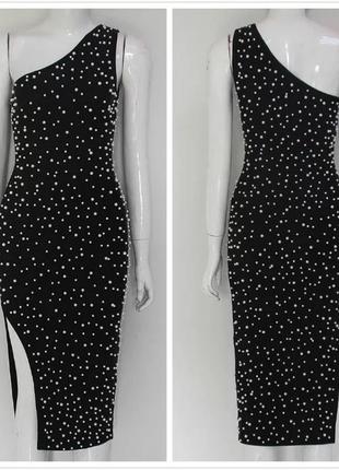 Эффектное бандажное платье с разрезом и жемчужинами1 фото