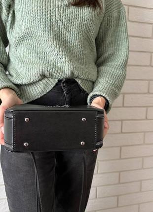 Черная женская стильная маленькая каркасная мини сумка3 фото