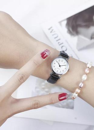 Жіночий круглий повсякденний наручний кварцовий годинник5 фото