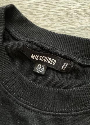 Стильный укорочений чорний світшот з надписом на грудях missguided 12/40/l3 фото