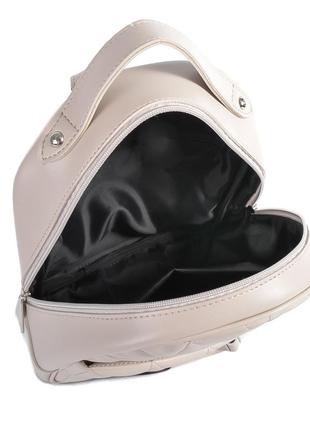 Нежный модный вместительный рюкзак женский стеганный качественный бежевый тауп из кожзаменителя с подкладкой4 фото