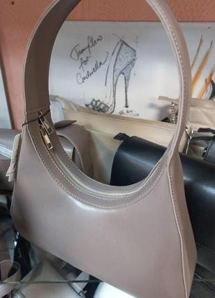 Элегантная качественная каркасная сумка женская маленькая цвет бежевый тауп сумочка достаточно вместительная9 фото
