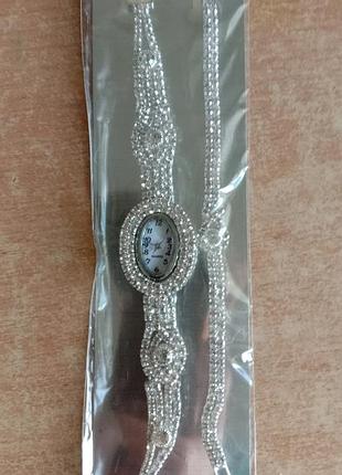 Подарок. часы и браслет со стразами