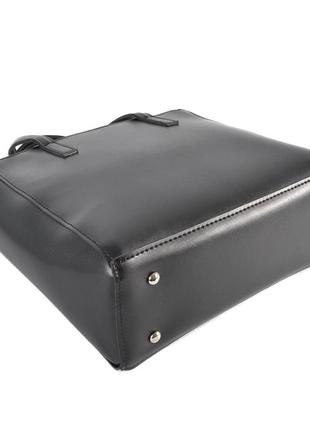 Стильная вместителная женская сумка каркасная черная качественная с широким ремнем4 фото