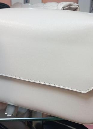 Стильний каркасний клатч якісний маленька жіноча сумка крос боді колір бежевий тауп2 фото