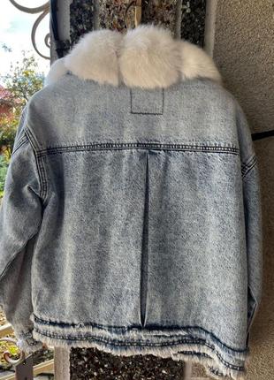 Джинсовая курточка с натуральным белым мехом2 фото