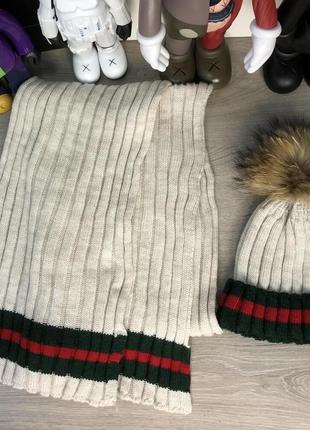 Зимний комплект gucci winter hat knitted pompon and scarf web sandy1 фото