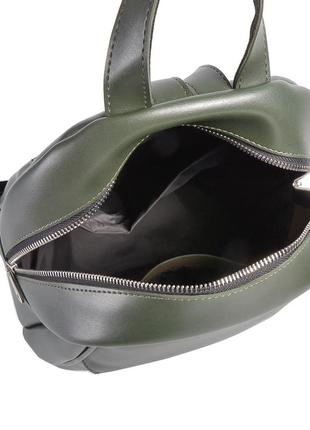 Модный качественный темно зеленый рюкзак женский маленький вместительный рюкзачек с удобным карманом спереди3 фото