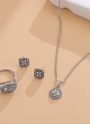 Розкішний годинник жіночий наручний кварцовий колір сріблястий у каменях у комплекті з сяйливими сережками кільцем10 фото