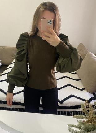 Топ в рубчик з об‘ємними рукавами