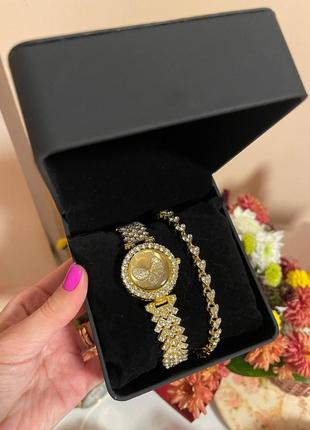 Розкішний годинник жіночий наручний кварцовий цвіт золотистий у каменях декор метелик у комплекті з сяйним6 фото