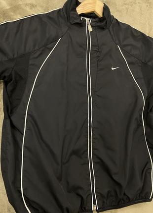 Продам оригинальную куртку nike