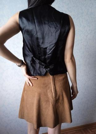 Костюм женский кожаный,жилет и юбка.5 фото