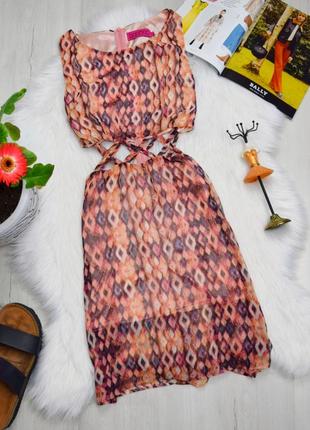 Цікаве шифонове плаття з вирізом