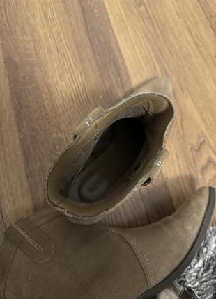 Короткие замшевые казаки ботинки коричневые3 фото