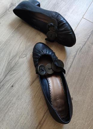 #дарую до покупки шкіряні туфлі basconi чорні низький каблук8 фото