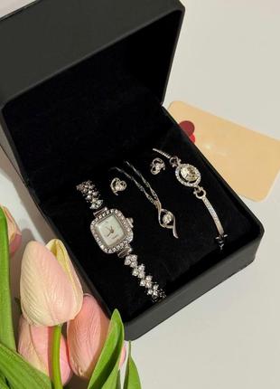 Сияющие часы женские наручные кварцевые цвет серебристый в камнях в комплекте с сияющим браслетом серьгами1 фото
