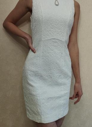 Шикарне плаття по фігурі, біле плаття силуетне, біле плаття драбинне, мереживне плаття бавовна2 фото