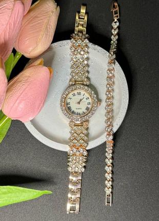 Роскошные часы женские наручные кварцевые цвет золотистый в камнях в комплекте с сияющим браслетом в5 фото