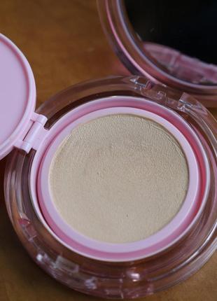 Веганський тональний кушон з сяючим фінішем amuse dew power vegan cushion (03 honey, 02 healthy)2 фото