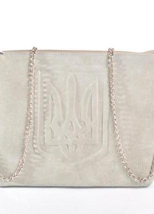 Патриотическая сумка-клач с украинской символикой, украшена тиснением в виде герба (тризубца), украинского бренда dari &amp; melani (оригинал)