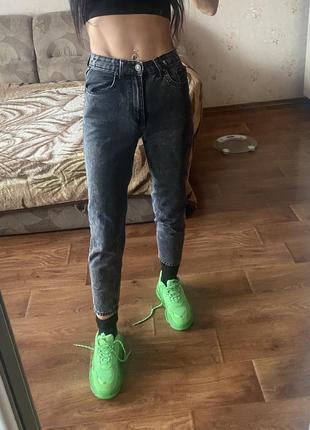 Джинсы мом серо черные мраморные bershka join life mom xc 32