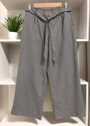 Укороченные широкие брюки кюлоты в гусиную лапку