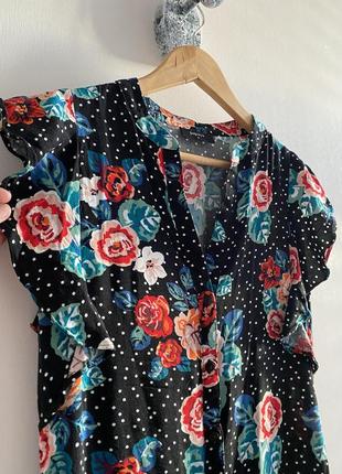 Нежное легкое платье на лето в цветы с поясом на пуговицах миди3 фото