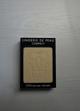 Пудра guerlain lingerie de peau compact 01n tres clair very light1 фото