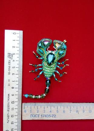 Изумрудная брошь-кулон скорпион - для модниц  самого загадочного знака зодиака4 фото