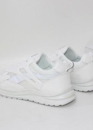 Белые весенние кроссовки с текстильными вставками6 фото