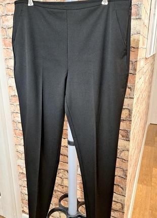 Классические базовые брюки из плотной костюмной ткани