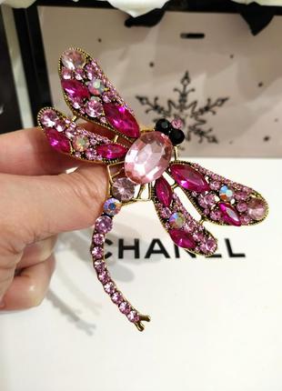 Велика брошка стрекоза рожева з камінцями брошь метелик пін значок