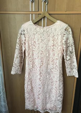 Красиве мереживне плаття