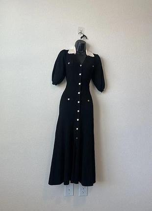 Сукня у стилі sandro paris чорне з білим комірцем