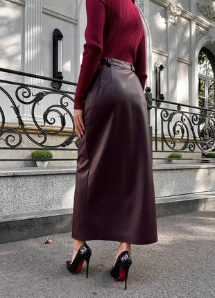 Женская юбка-миди из экокожи на замшевой основе бордовая2 фото