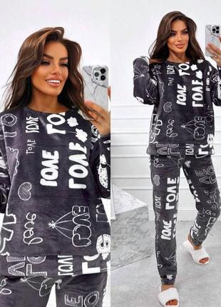 Піжама
тканина: махра двостороння шлiфована турецька
м'яка приємна до тіла. відмінна якість.
розмір: 42-44, 46-48, 48-50