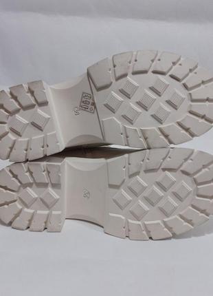 Жіночі зимові шкіряні чоботи бежеві 36,37,38,39,40,418 фото