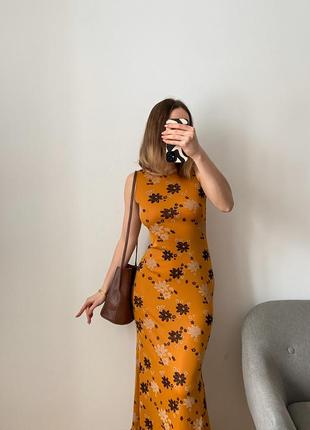 Горчичное платье макси в цветочный принт3 фото