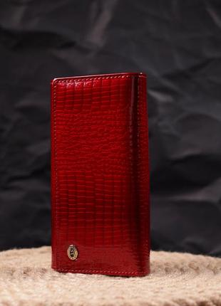 Яркий женский кошелек из лакированной кожи с визитницей st leather 19405 красный7 фото