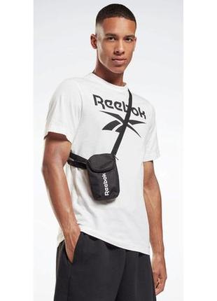 Маленька сумка на плече reebok act core ll city bag чорна