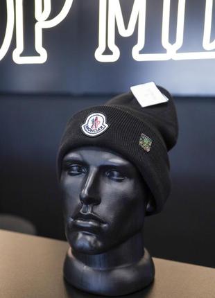 Чорна чоловіча шапка "moncler" з чорно-білою вишивкою, демисезонна шапка монклер, брендовий головний убір чорний