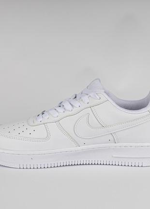 Повседневные белые мужские кроссовки с черной эмблемой nike air force 1 от 40 до 45 размера6 фото