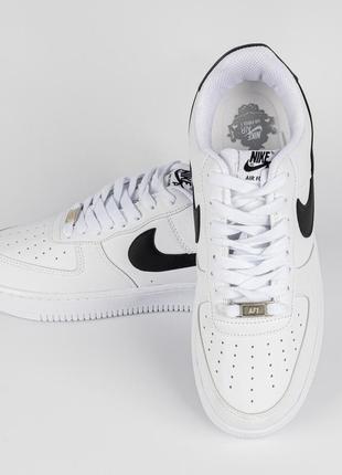 Повсякденні білі чоловічі кросівки з чорною емблемою nike air force 1 від 40 до 45 розміру2 фото