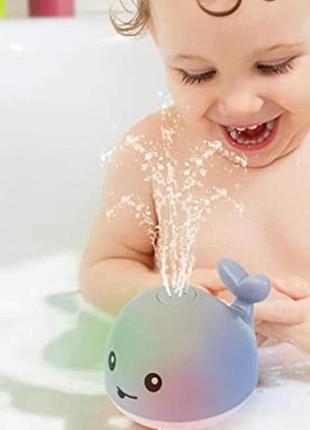 Іграшка для ванної з фонтанчиком кит, дитяча інтерактивна іграшка для купання у ванній світиться