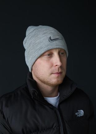 Сіра чоловіча шапка з об'ємною вишивкою найк, шапка nike осінь / весна, головний убір для чоловіка з акрилу сірий2 фото